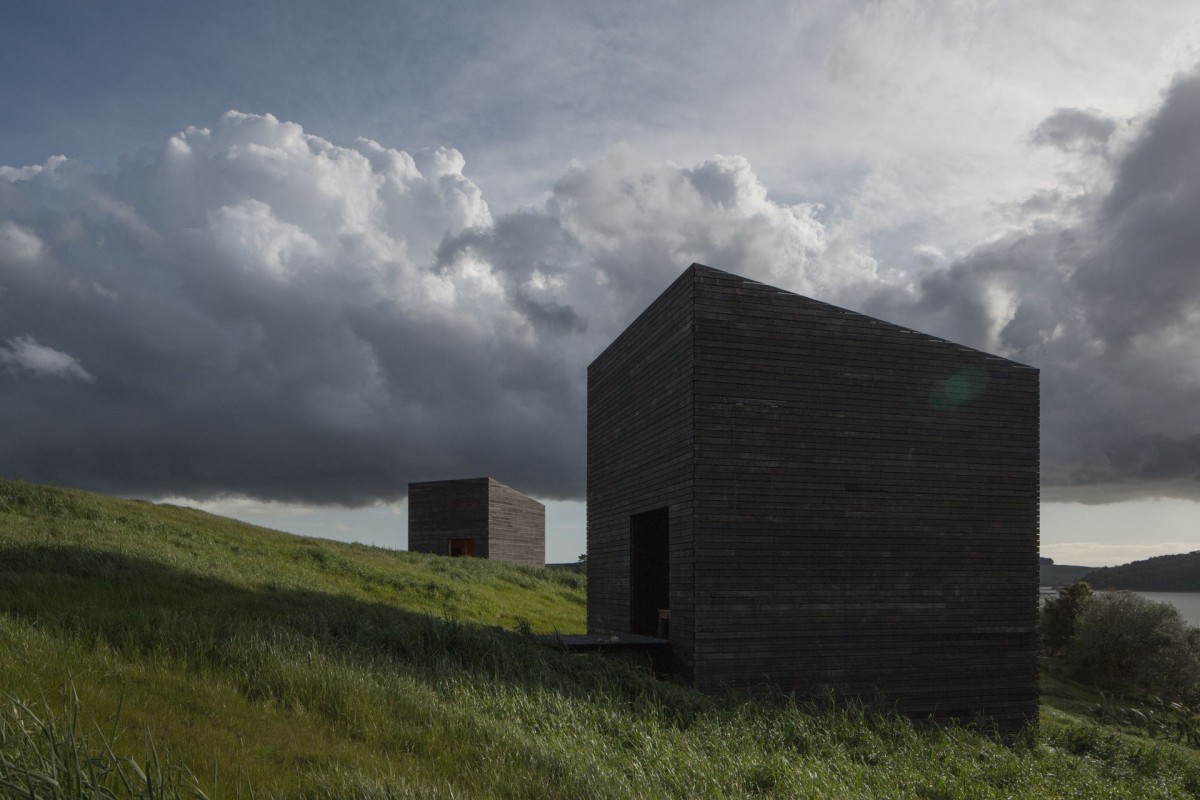 Cheshire Architects architects  . Eyrie Twin Cabins .  Kaiwaka