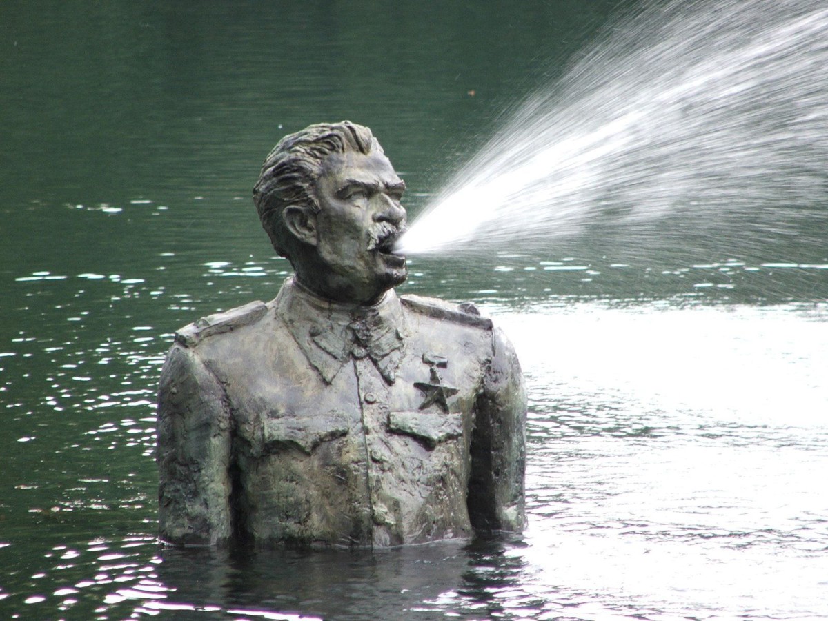 Fernando Sánchez Castillo . Spitting Leaders . 2008 (1)