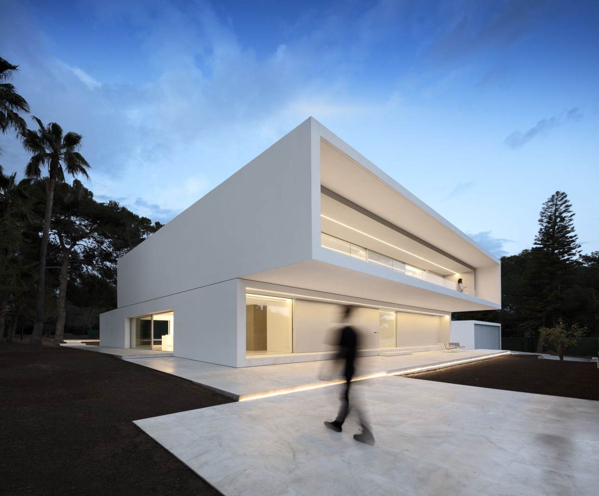 Fran Silvestre . HOUSE BETWEEN THE PINE FOREST . PATERNA (1)