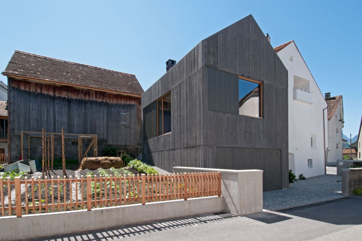 Eggenberger + Mader . Bearth & Deplazes . Haus am Platz . Fläsch (1)