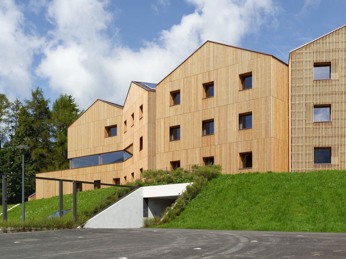 Mann Capua-Mann . Region of Vaud Sport House . Leysin  (1)