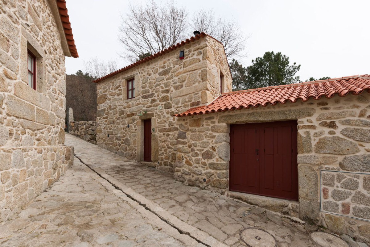 Andre Eduardo Tavares . Rural houses refurbishment . Trebilhadouro (8 ...