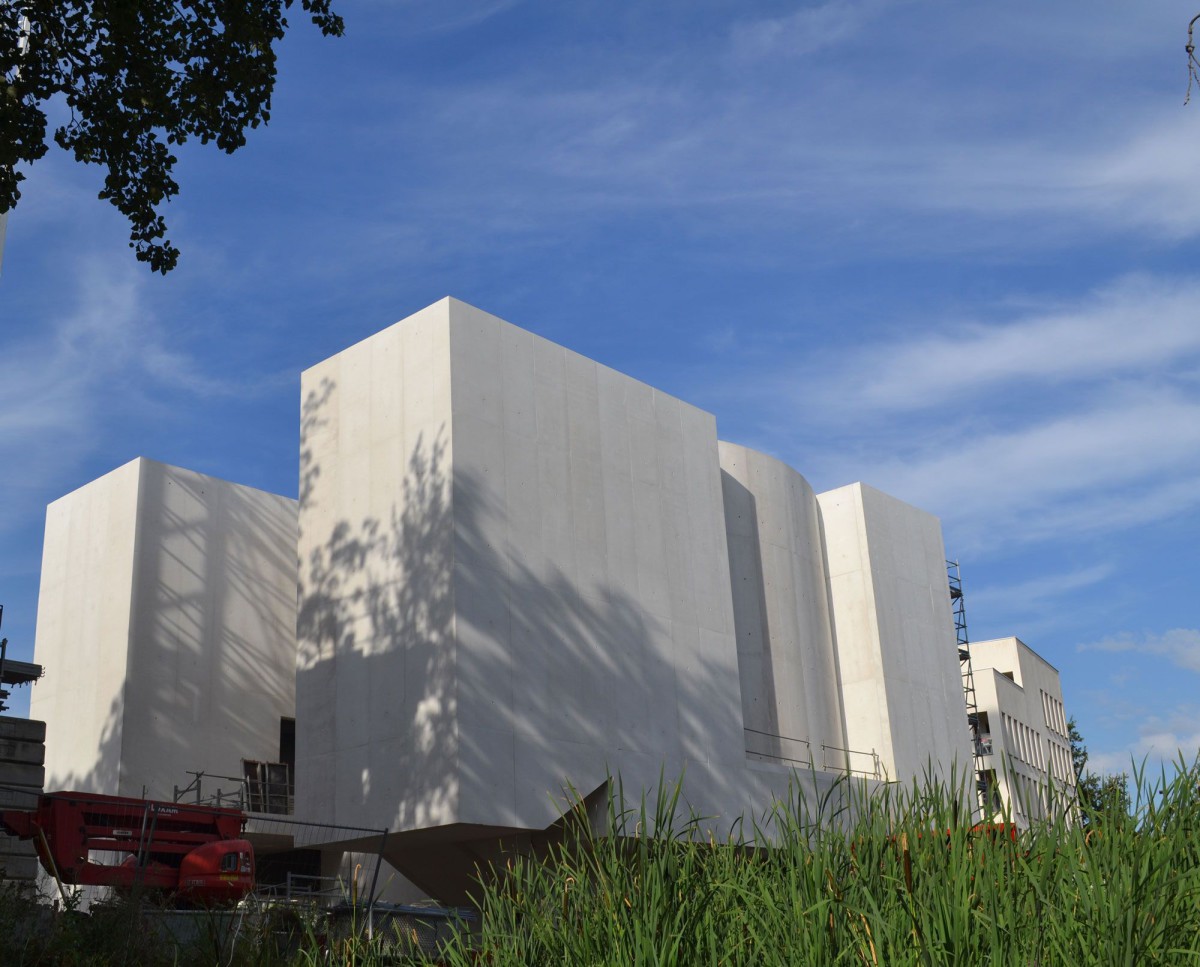 Álvaro Siza . Saint-Jacques de la Lande church . Rennes  (1)