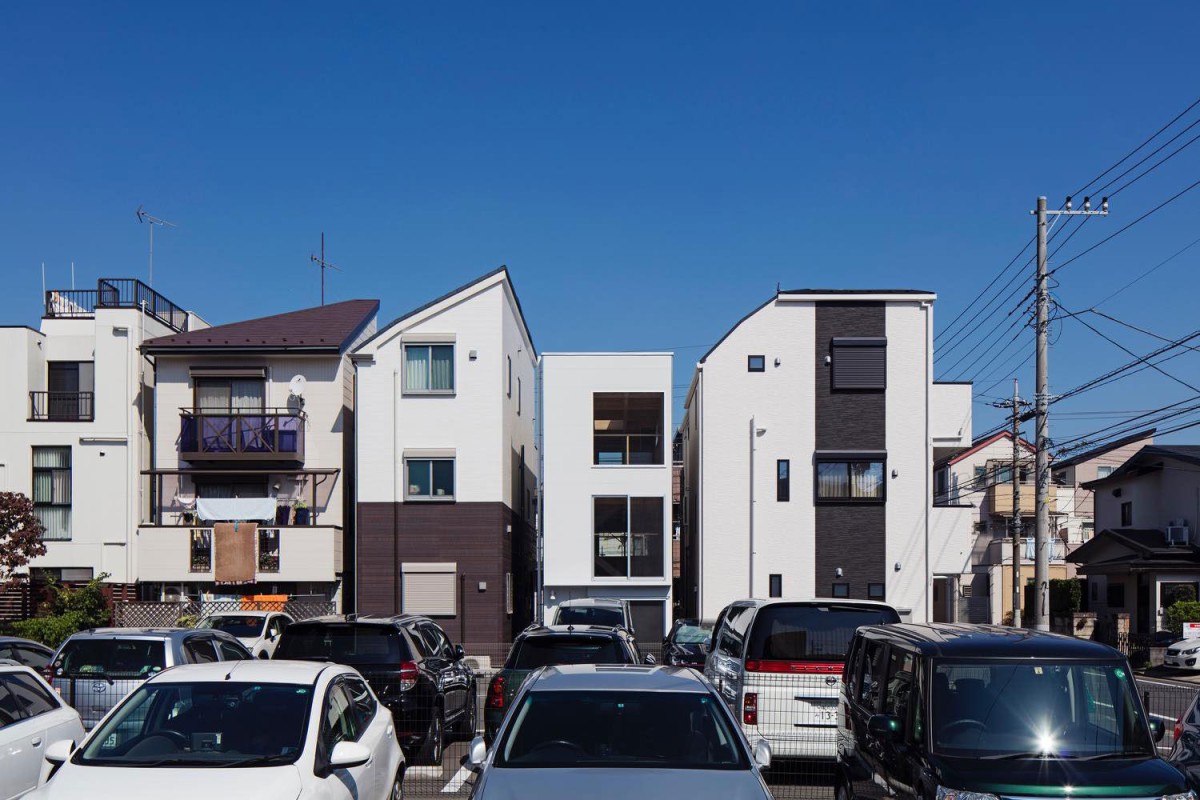 Camp Design  . House between Curb . Tokyo (1)