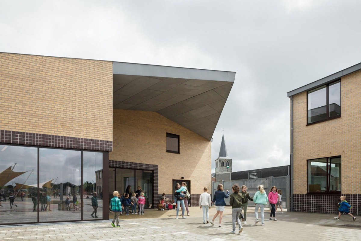 De Gouden Liniaal . De Driehoek primary school . Bocholt (1)