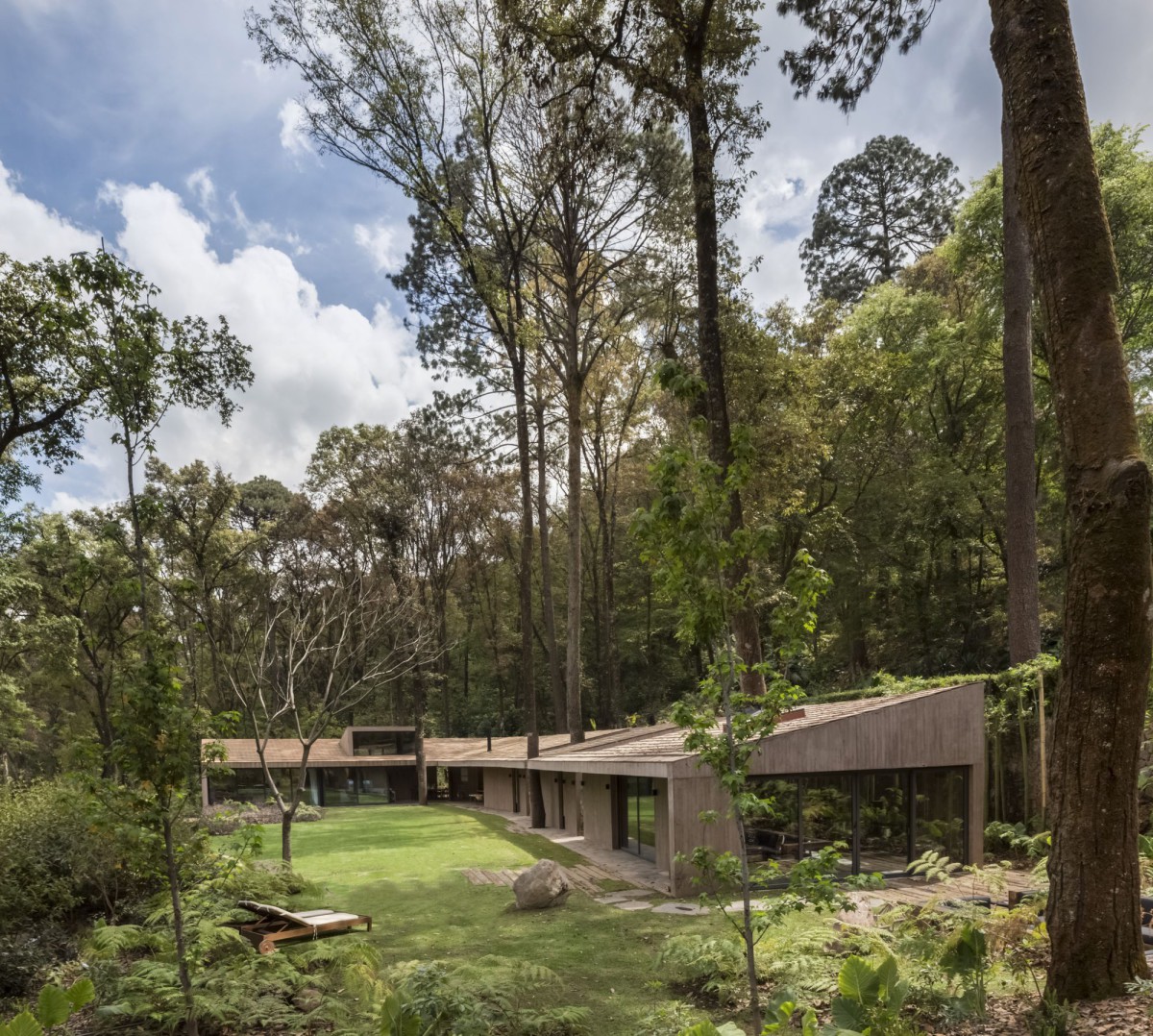 Dellekamp .  L HOUSE . Valle de Bravo (1)