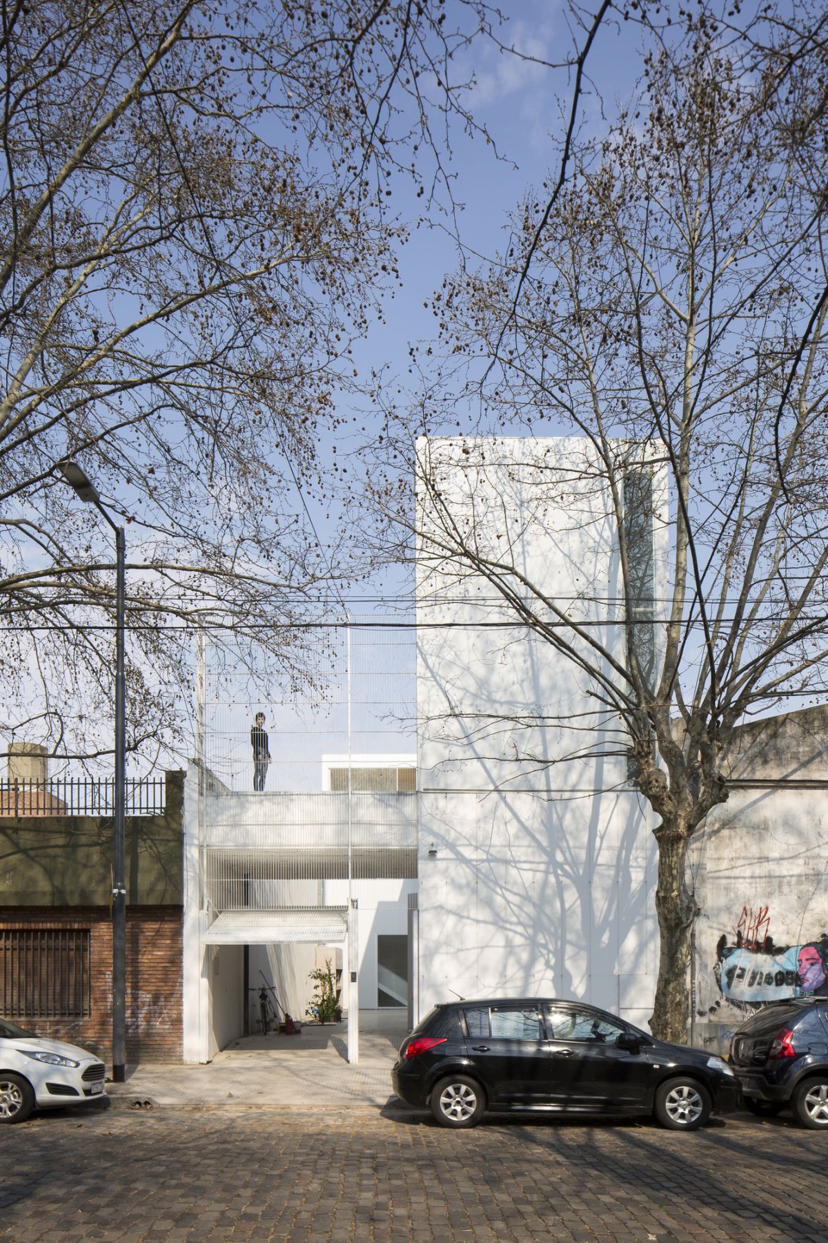 MONOBLOCK . Casa Castilo . Buenos Aires afasia (2)