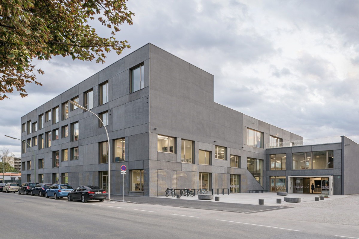 Alexa Zahn . Elementary school . Graz afasia (2) – a f a s i a