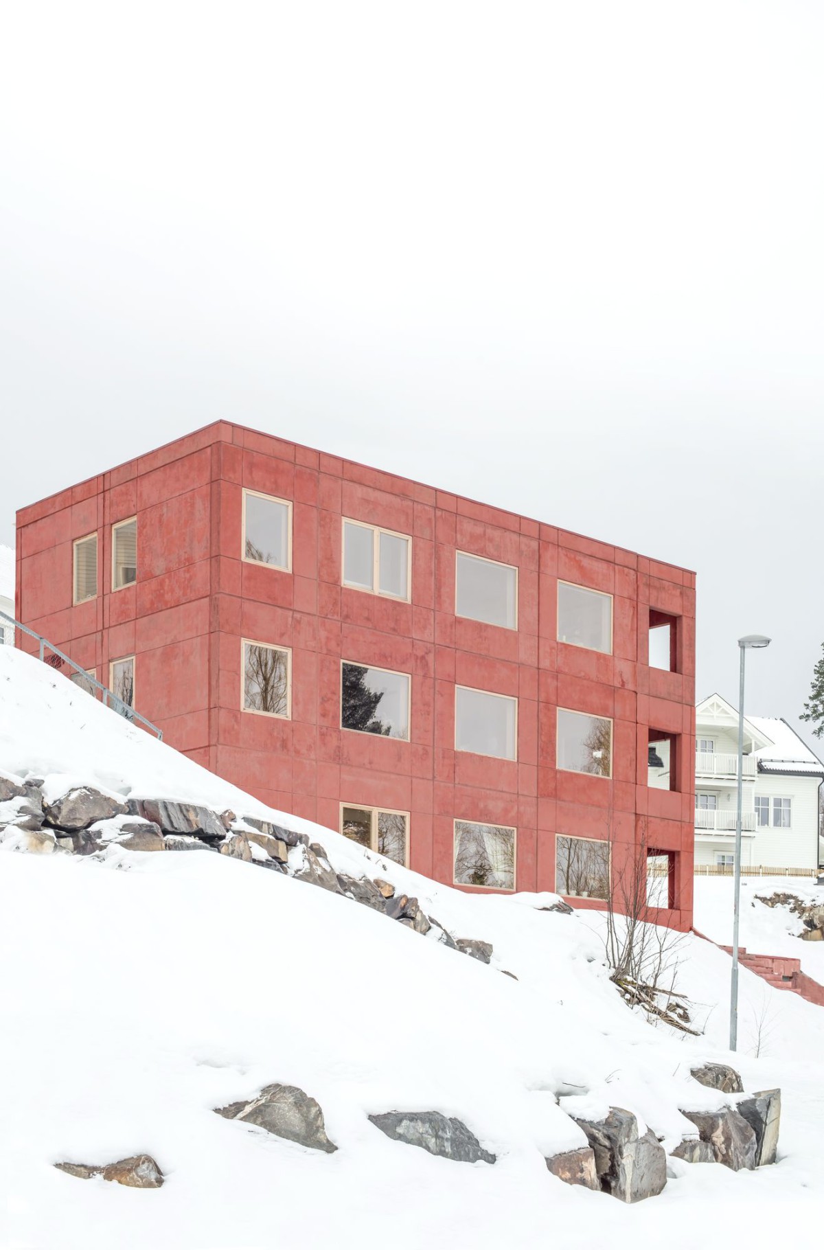 Sanden+Hodnekvam . Red concrete house. Lillehammer afasia (1)