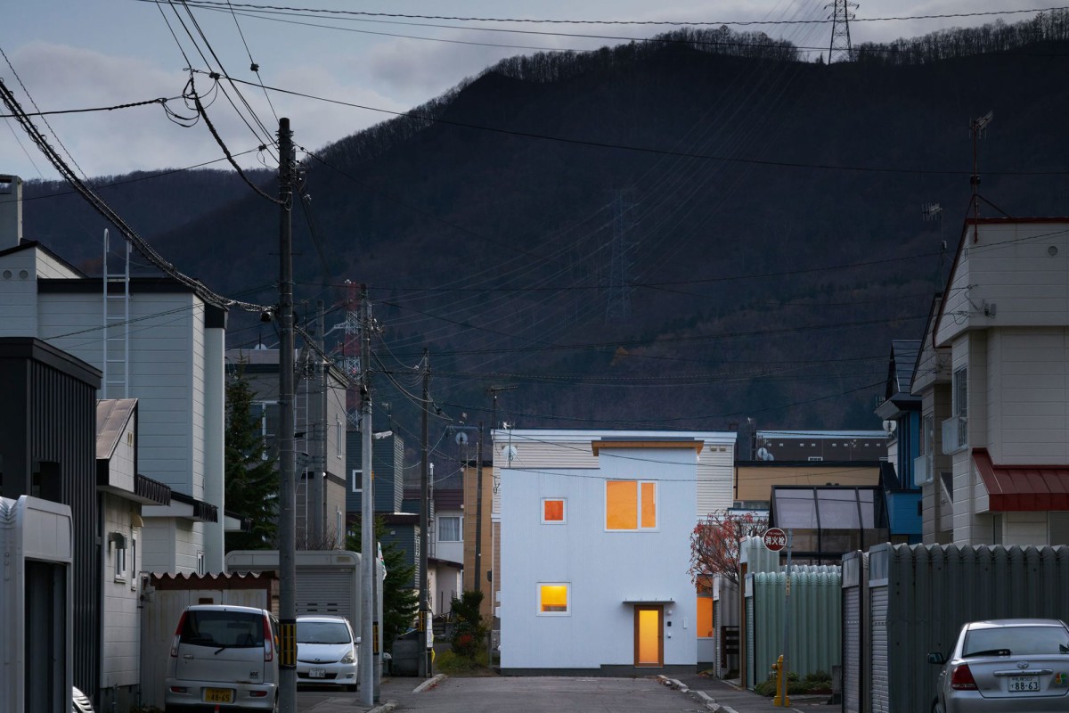 Takahito Miyagishima . House at the foot of Mountain . Sapporo afasia (1)