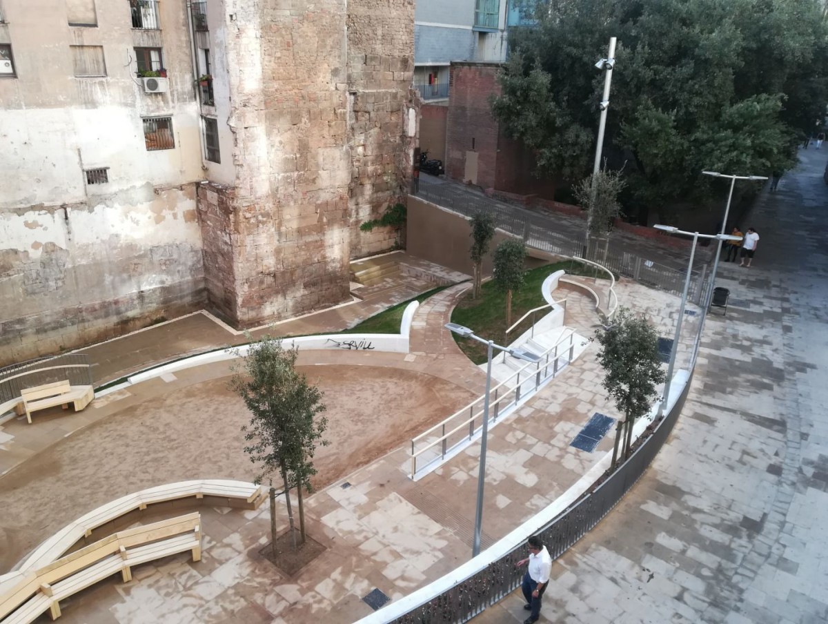 Josep Llinás . Plaça Carme Simó . Barcelona afasia (3)