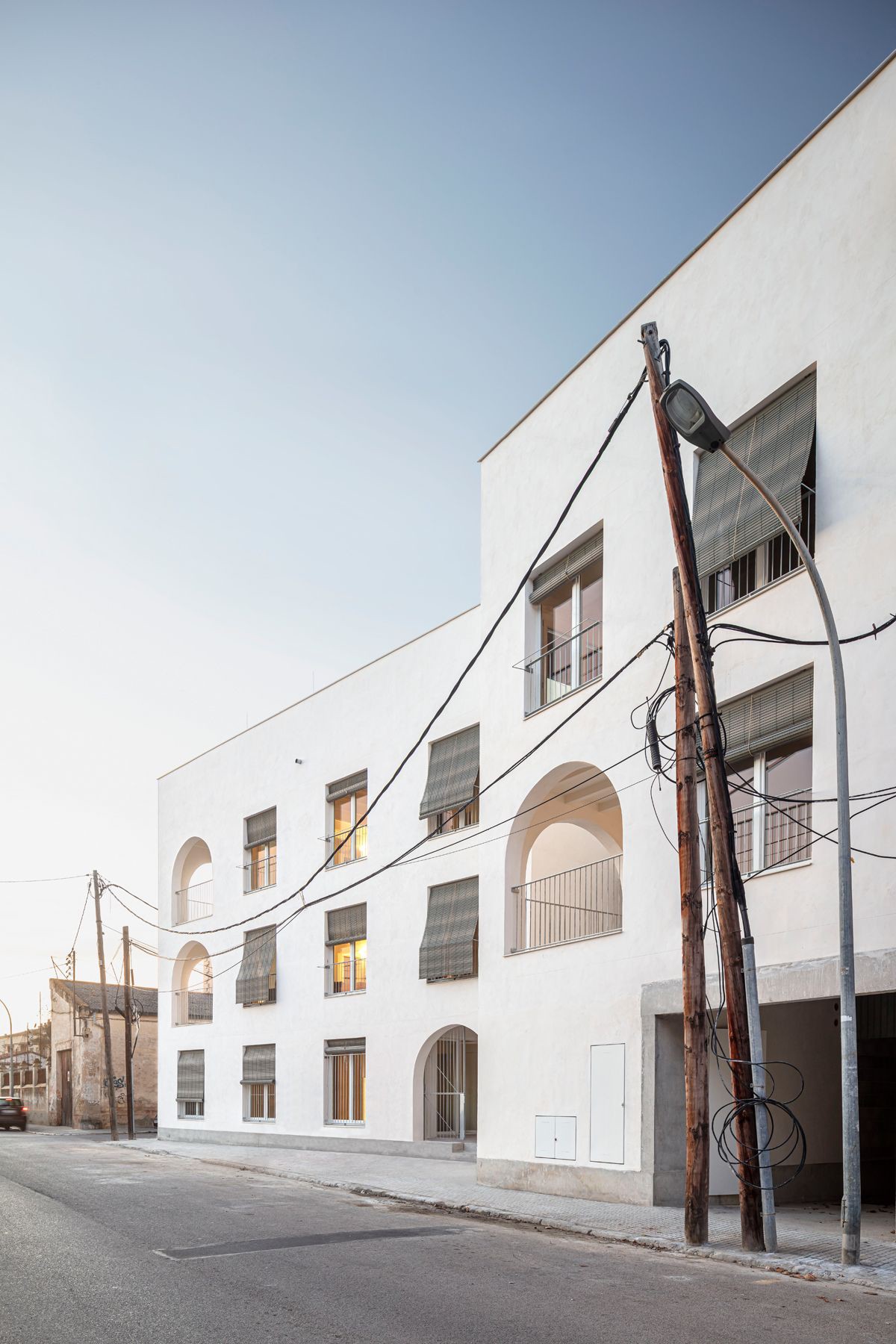 DATAAE . Eduard Maristany multi-family building . St. Sant Pere de Ribes Adrià Goula afasia (1)