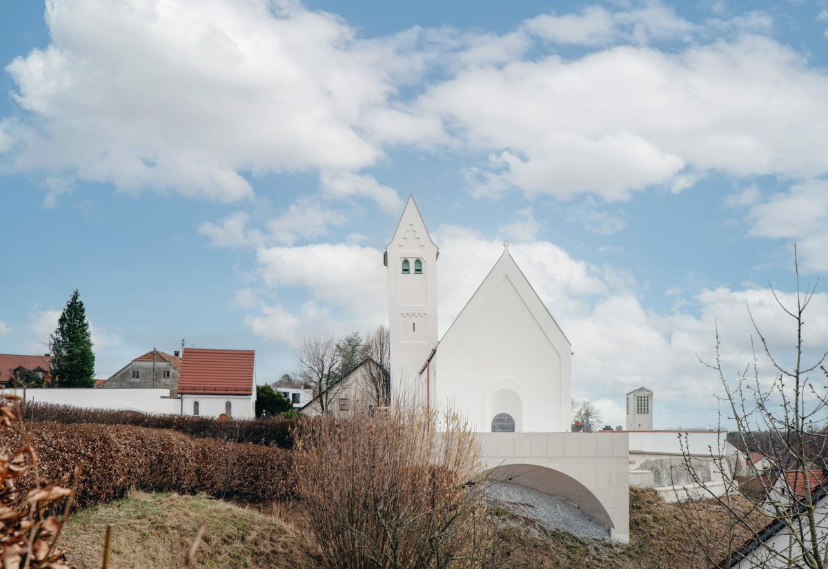 Heim Kuntscher . St. Georg church . hebertshausen Florian Holzherr  afasia (1)