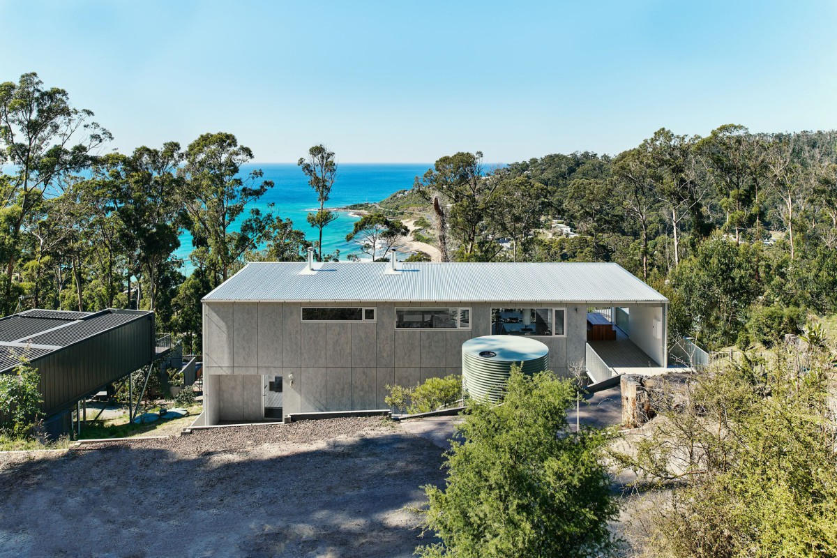 MGAO . House along the Great Ocean Road . Wye River PAUL HERMES afasia (1)