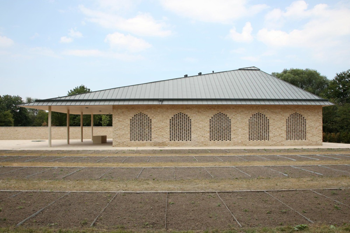 Medine Altiok . Muslim burial and prayer house . Hamburg Jens Franke afasia (1)