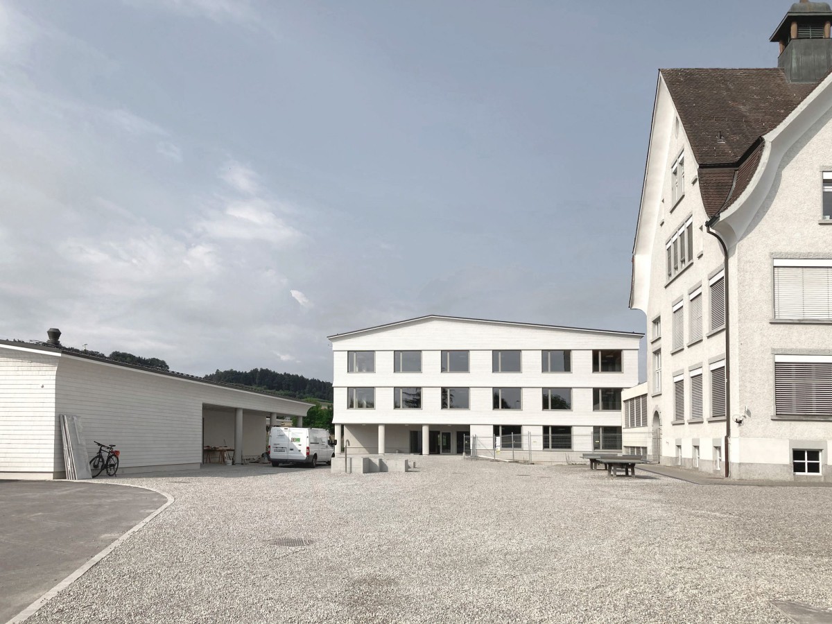 jessenvollenweider . School Complex . Islikon afasia (1)