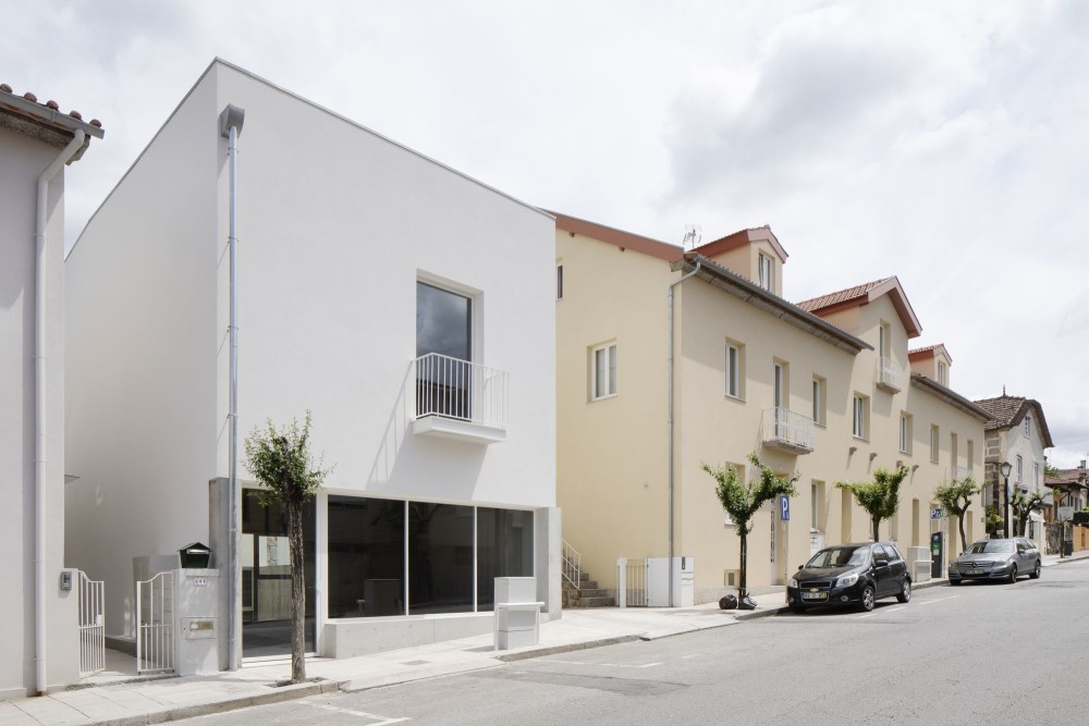 Casas do Capitão, Guimarães.Architecture by Mero Oficina