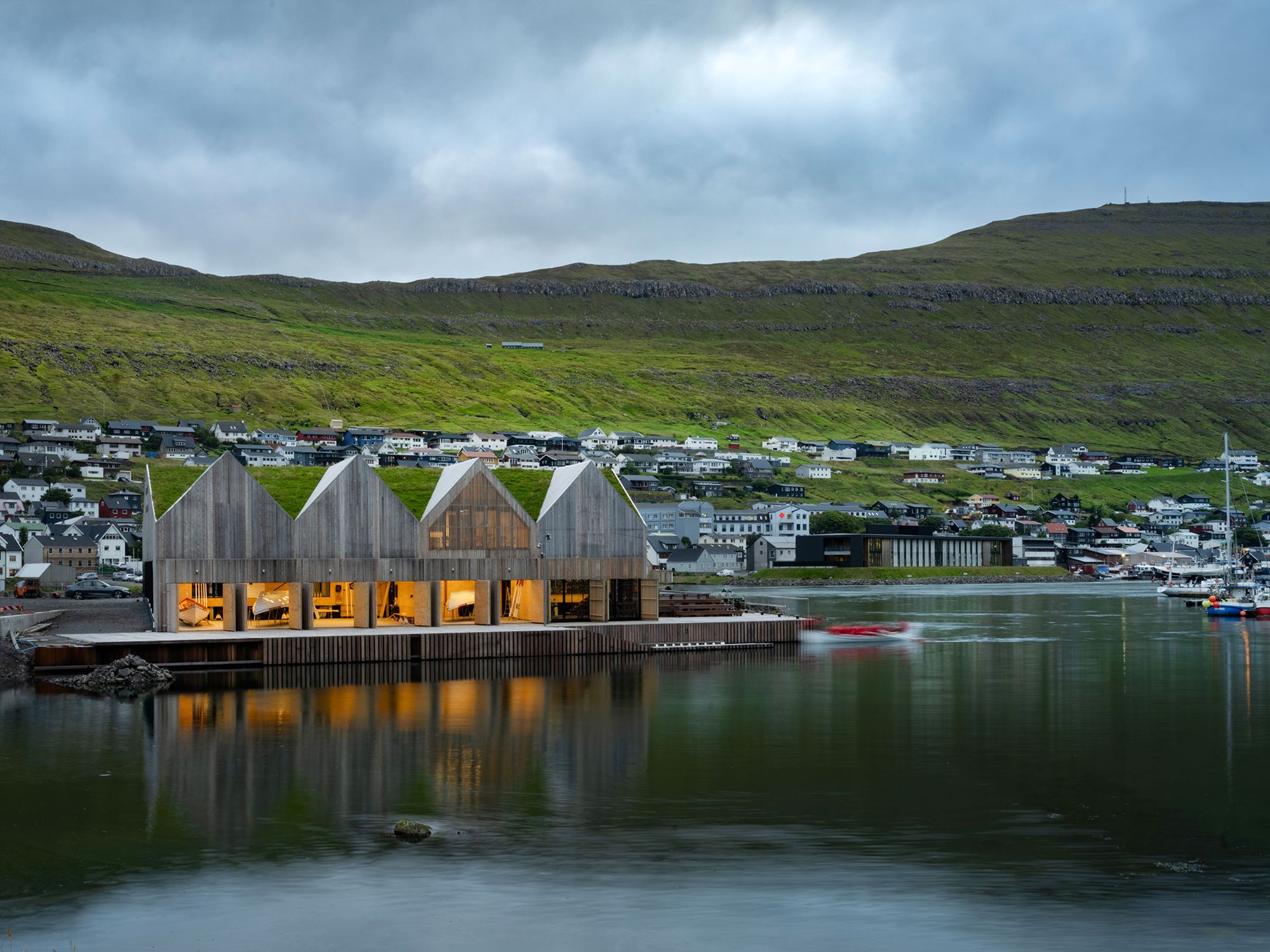 Henning Larsen . Row Club . Klaksvík Nic Lehoux (16) – a f a s i a