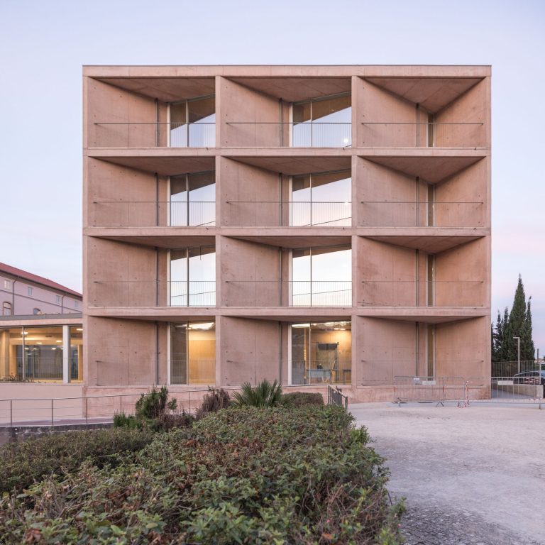 Nuno Valentim . A Ideal Housing for the elderly . Coimbra João Ferrand ...